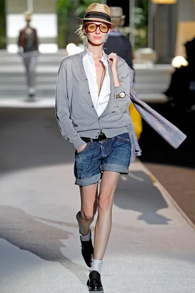 Look 13
